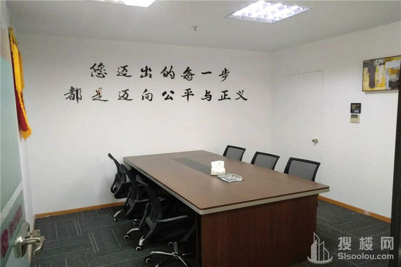 新世界中心面积100平