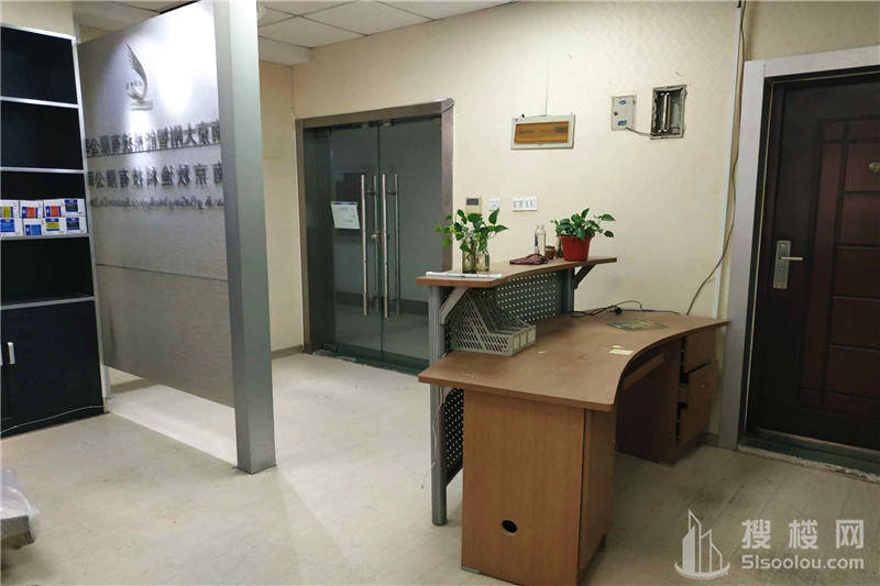 新世界中心面积100平