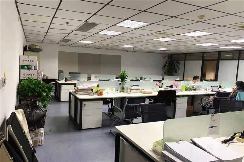 新世界中心面积215平