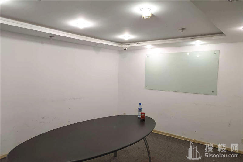 新世界中心面积245平