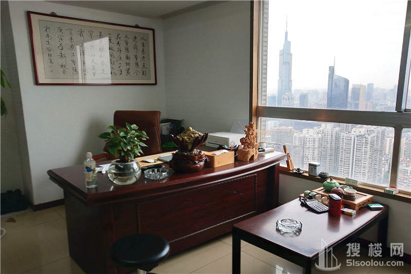 新世界中心面积250平
