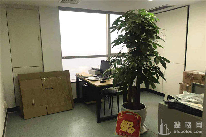 新世界中心面积63平