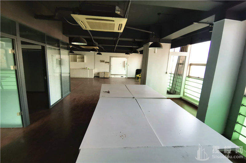 易发信息大厦面积135平