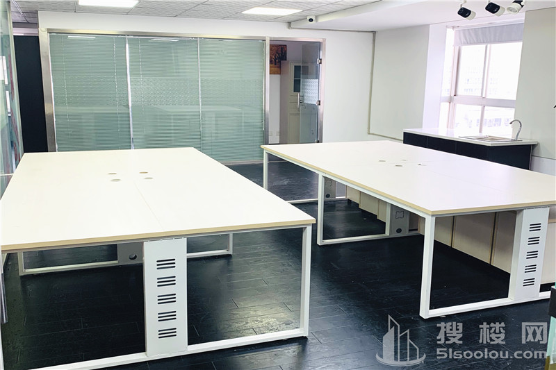 新世界中心面积250平